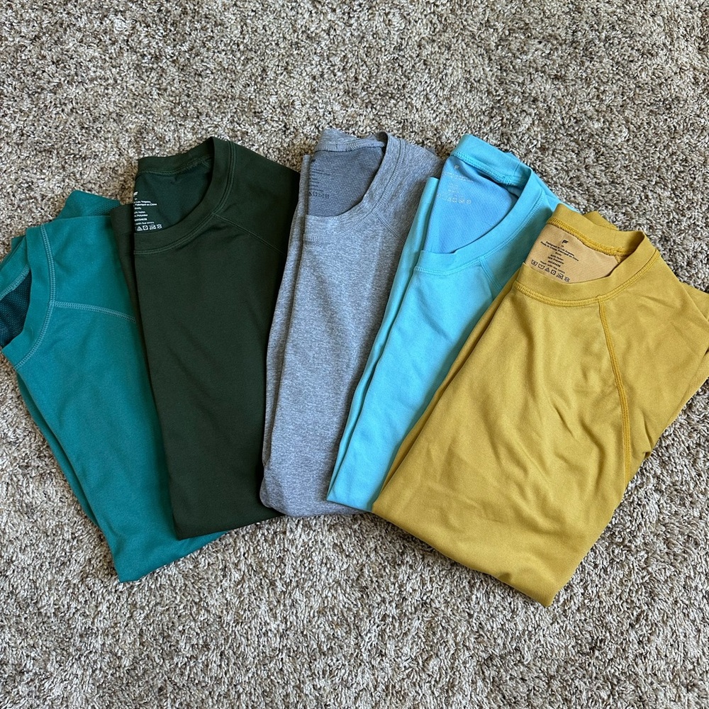 Men’s Fabletics athletic t-shirt bundle